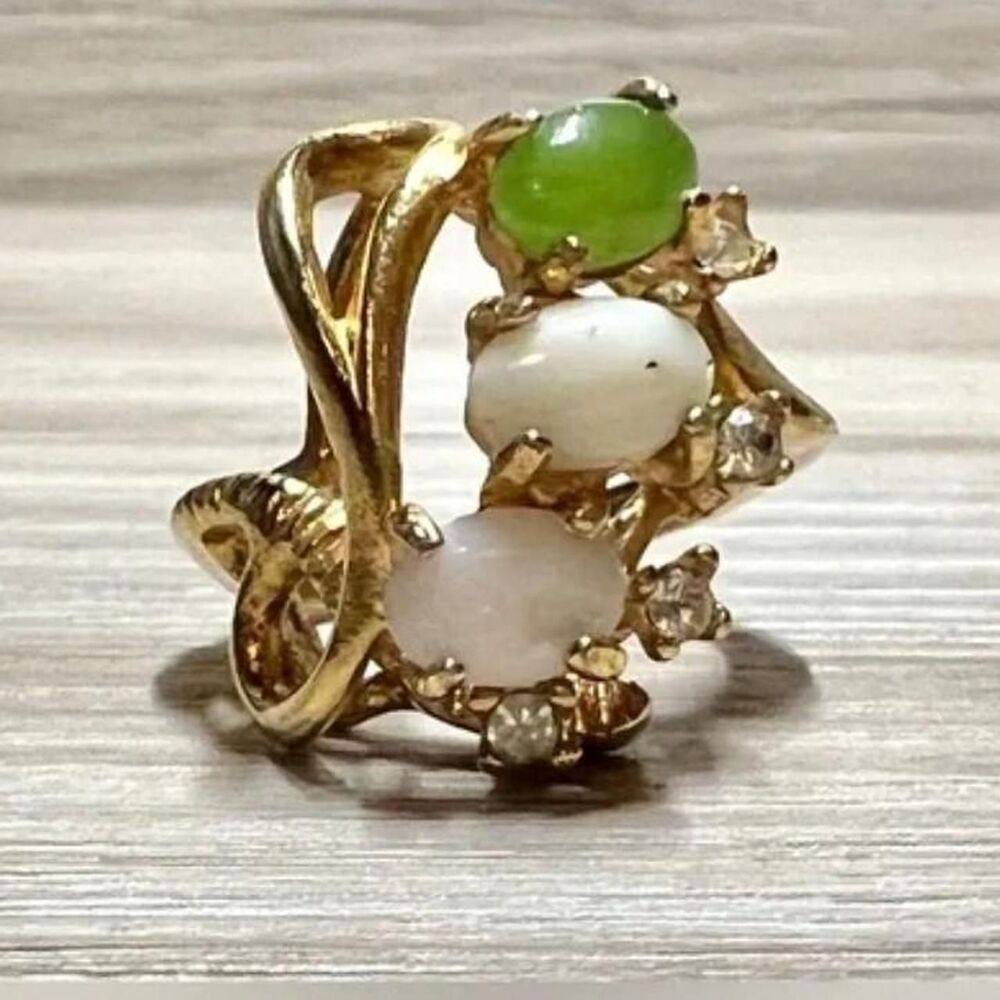 Elegant-touch Women's Gold and Green Jewellery